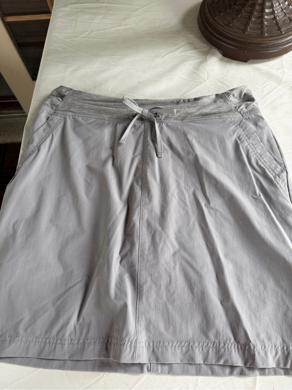 Duluth Trading Co Armachillo Cooling Light Gray Women's Skort size 12